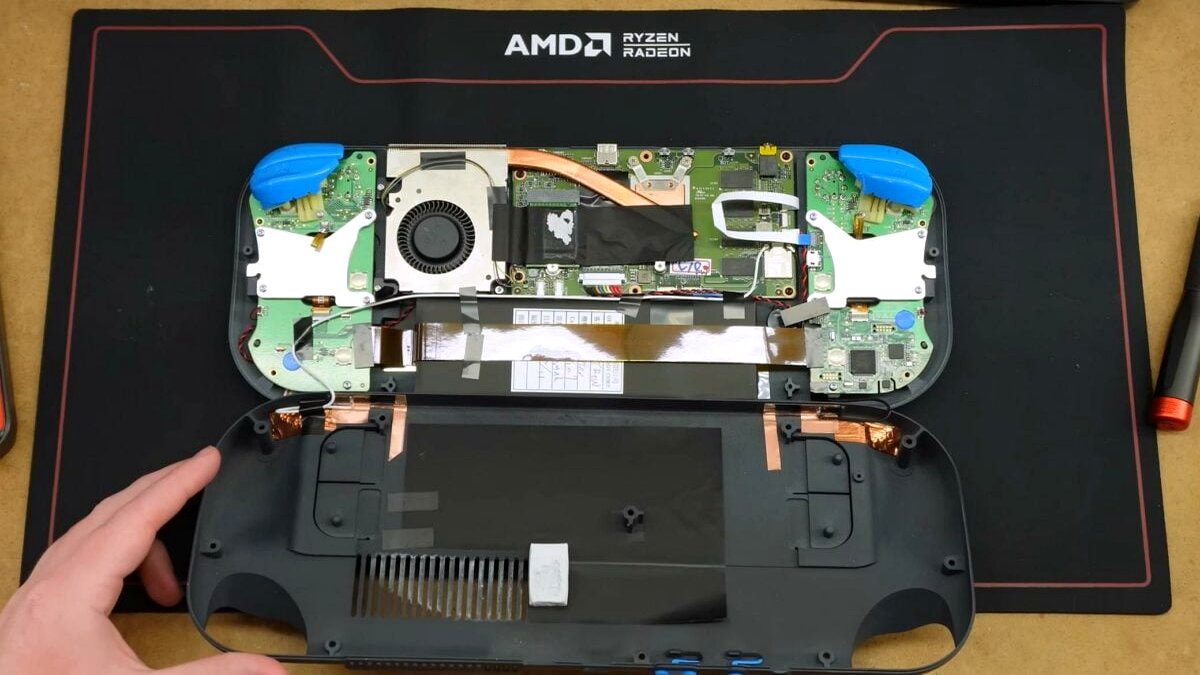 Feature image for Steam Deck Prototype Teardown Reveals Valve's Rejected Discrete GPU Vision